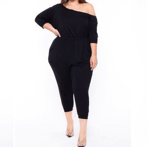 PLUS SIZE OFF THE SHOULDER CAPRI JUMPSUIT